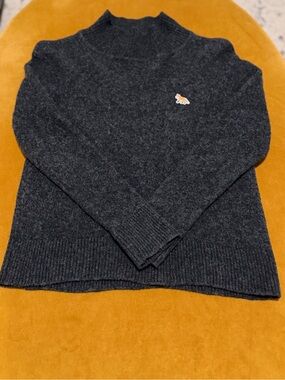 Maison Kitsuné Baby Fox
Patch Boxy Turtleneck Sweater